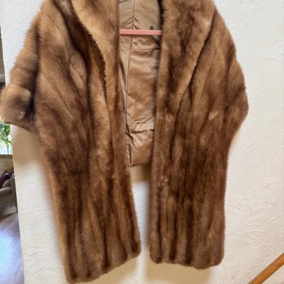 Vintage Mink Wrap or Stole in Excellent condition. - Picture 11 of 14